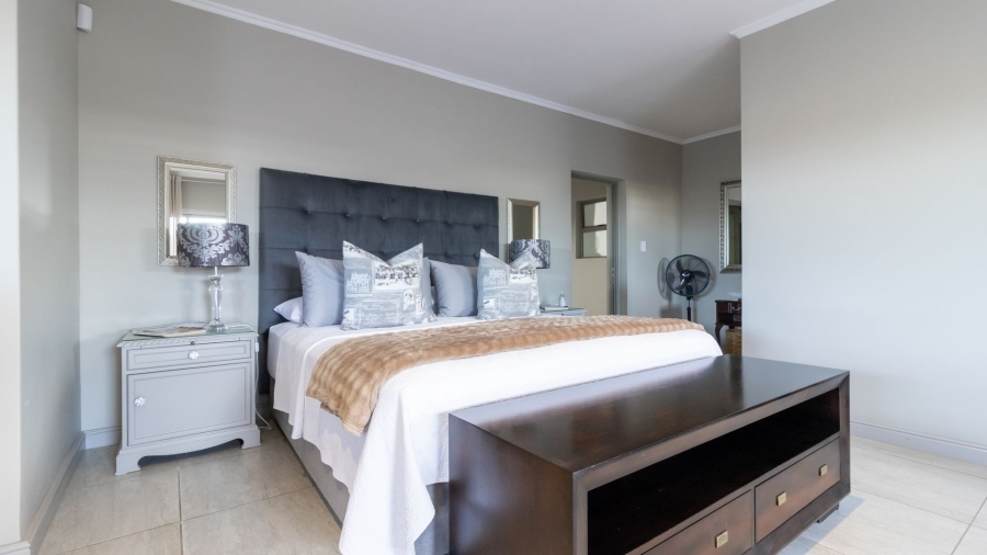 6 Bedroom Property for Sale in Kleinbaai Western Cape